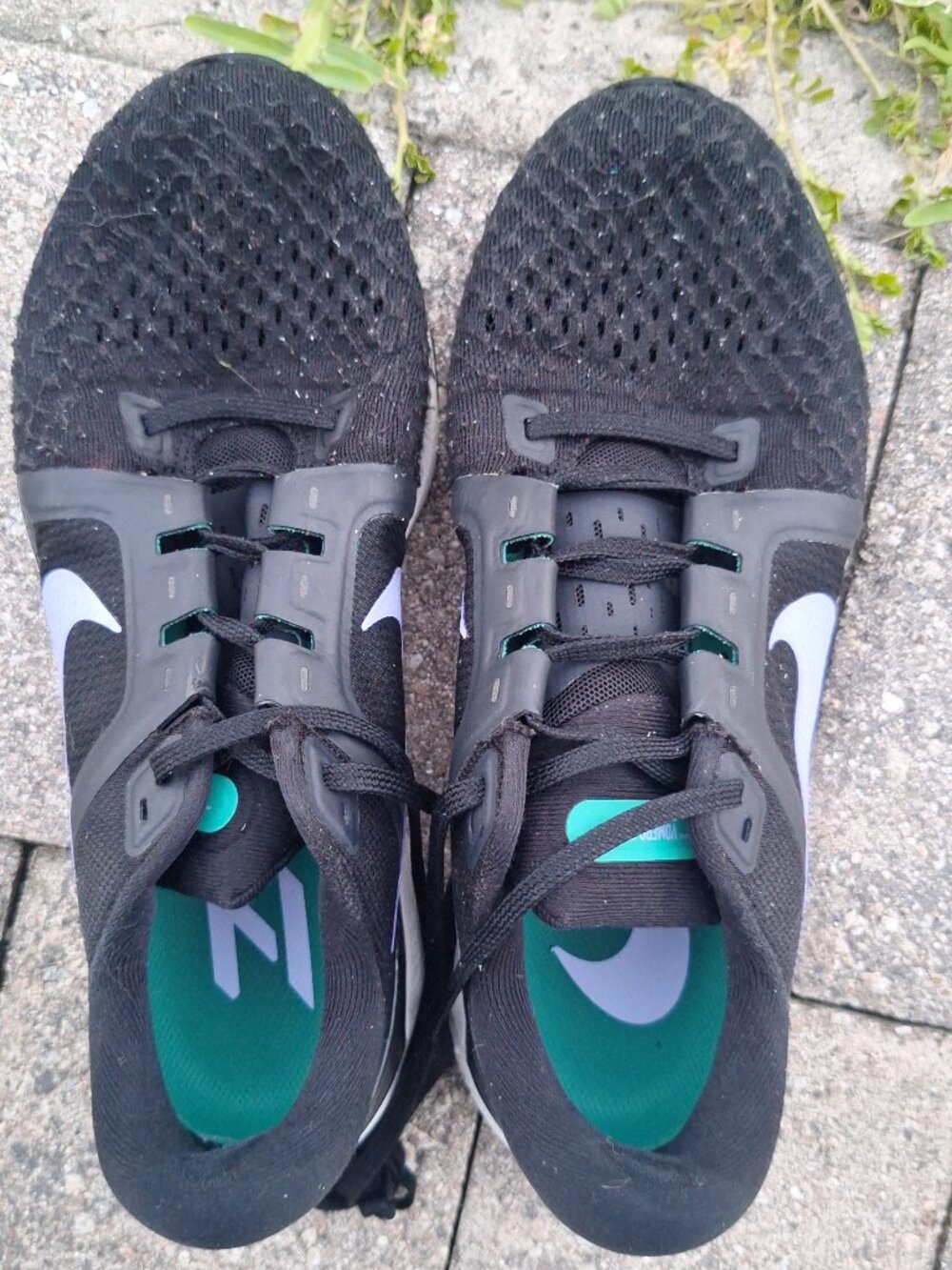 Women sport Nike shoes